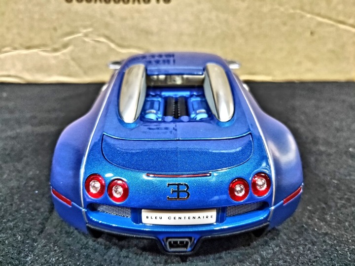 【模型分享】百年限定，舉世無雙！1/18 Bugatti Veyron EB 16.4 Bleu Centenaire Edition