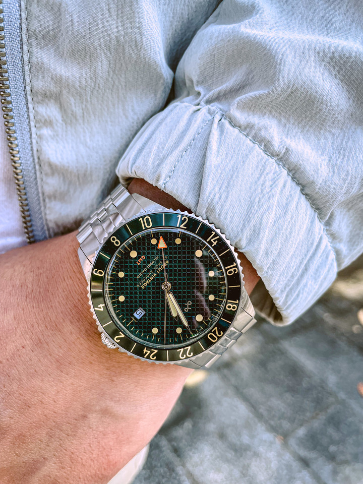 【設計師評價】About Vintage 1954 GMT 綠海龜，我的首支 GMT 手錶開箱