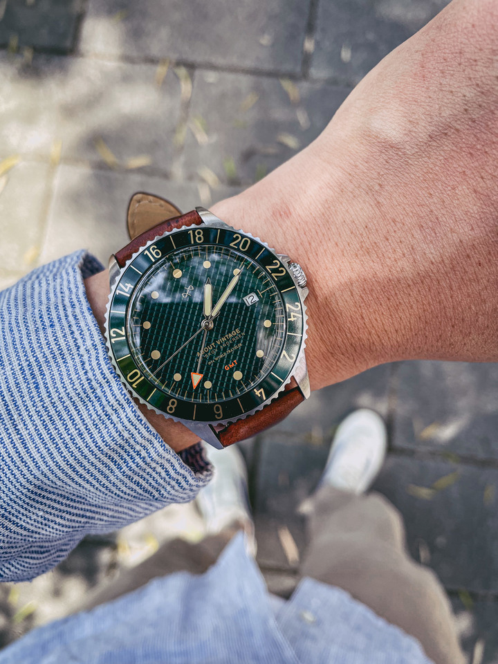 【設計師評價】About Vintage 1954 GMT 綠海龜，我的首支 GMT 手錶開箱