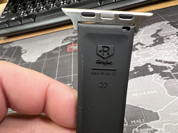 [分享文] Apple Watch 7 + Rearth Ringke Apple Watch 環保矽膠運動錶帶 + Rearth Ringke Apple Watch 抗震保護殼