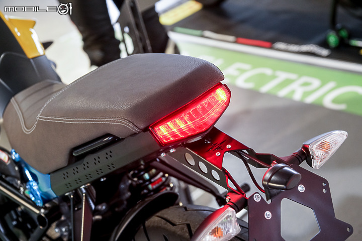 Energica EVA Esse Esse 9+ 賽道重點試駕｜百萬內復古電能車 看似乖巧卻很狂妄