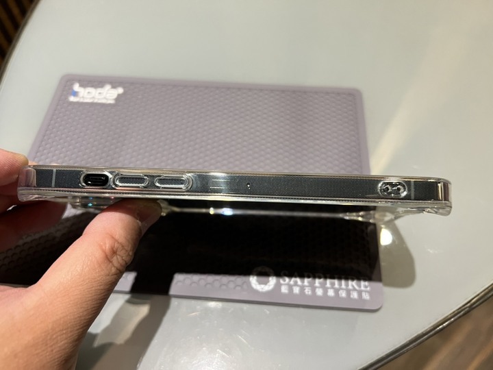 [分享文] iPhone 13 Pro Max 松嶺青 + Hoda 霧面玻璃貼 +Hoda 晶石玻璃殼 + Hoda 燒鈦鏡頭貼