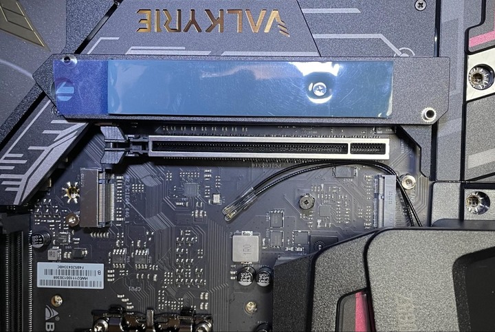【開箱】女武神 Z690A VALKYRIE 主機版 DDR4