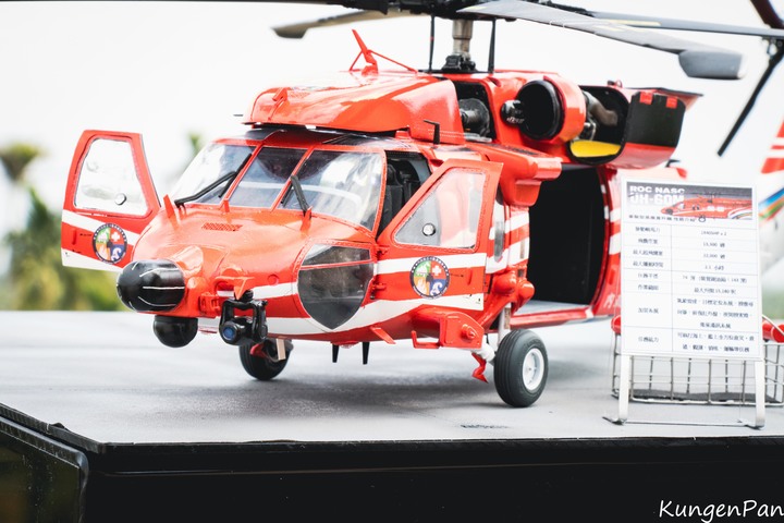 點我看大圖 1/35 空中勤務總隊 UH-60M-14 重裝型黑鷹直升機製作紀實
