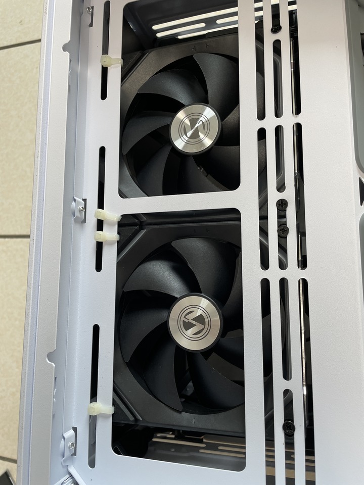 【開箱】聯力O11 Dynamic MINI 機殼內加裝14吋螢幕