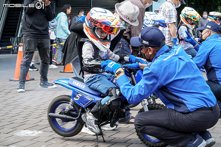 【採訪】YAMAHA 親子機車教室 2022 首場開課！安駕不分年齡層 會腳踏車就能 PW50 輕鬆騎上手！