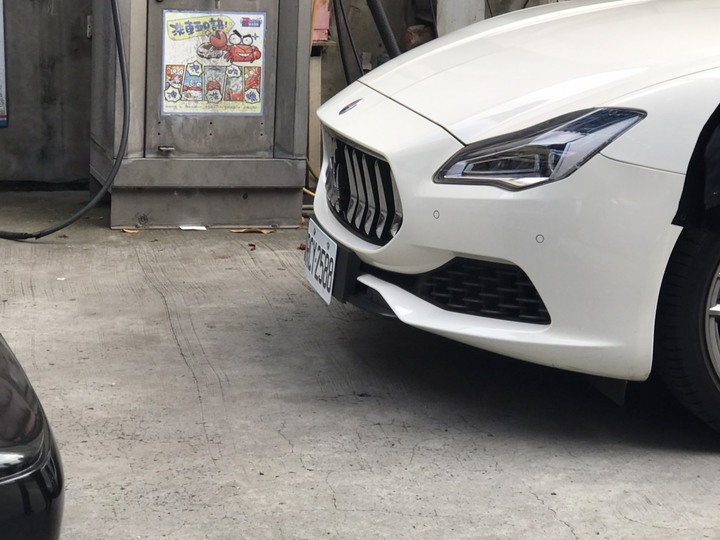 請問這樣的擦撞,大概要賠多少金額?