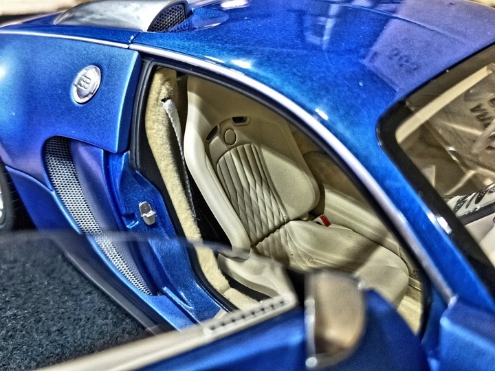【模型分享】百年限定，舉世無雙！1/18 Bugatti Veyron EB 16.4 Bleu Centenaire Edition