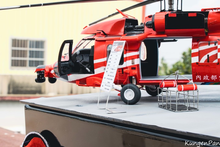 點我看大圖 1/35 空中勤務總隊 UH-60M-14 重裝型黑鷹直升機製作紀實