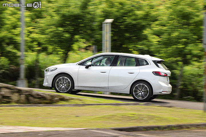 BMW 220i Active Tourer Luxury 大改款試駕|不只iDrive 8.0,你得再重新認識一次這輛BMW!