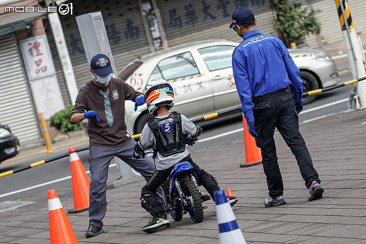 【採訪】YAMAHA 親子機車教室 2022 首場開課！安駕不分年齡層 會腳踏車就能 PW50 輕鬆騎上手！