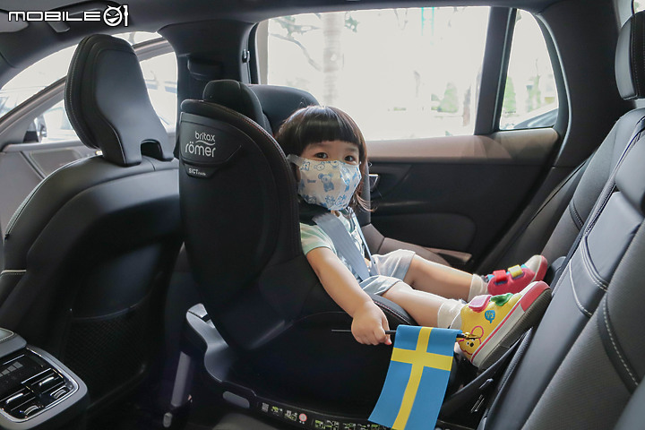 【國內新訊】Volvo 經銷商貼心提供英國 Britax 安全座椅及 Artex 增高墊確保兒童試乘安全!