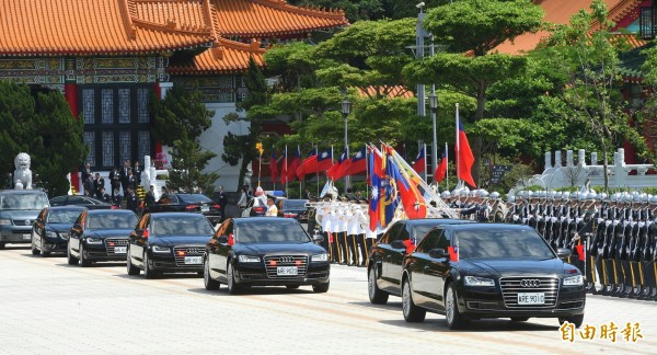 高雄市引進特斯拉警車了