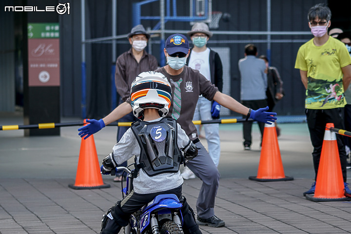 【採訪】YAMAHA 親子機車教室 2022 首場開課！安駕不分年齡層 會腳踏車就能 PW50 輕鬆騎上手！