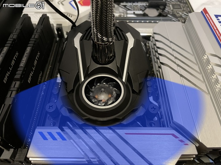 「光」榮回歸 Arctic Liquid Freezer II A-RGB 一體式水冷散熱器