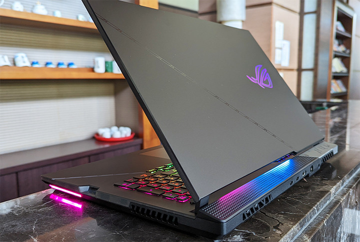 Road to SCAR…ROG SCAR 17 G733ZM開箱