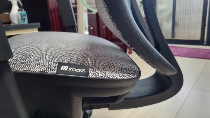 舒適又通透 irocks t16 人體工學網椅開箱