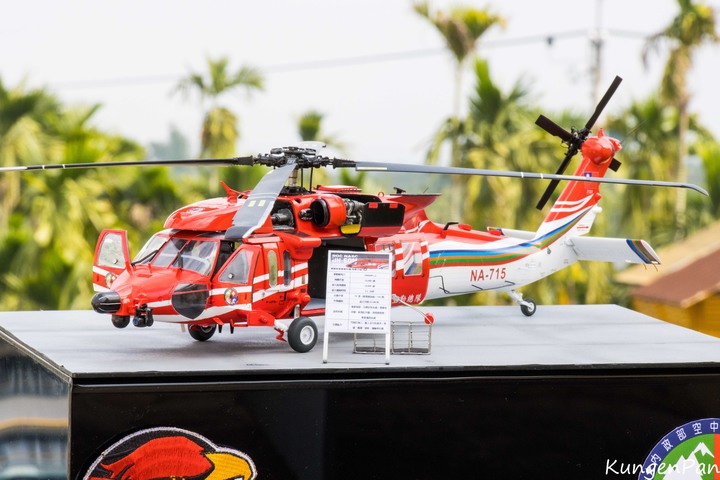 點我看大圖 1/35 空中勤務總隊 UH-60M-14 重裝型黑鷹直升機製作紀實