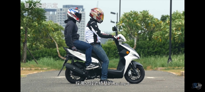 請問125cc雙載乘坐空間最大