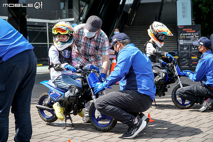 【採訪】YAMAHA 親子機車教室 2022 首場開課！安駕不分年齡層 會腳踏車就能 PW50 輕鬆騎上手！