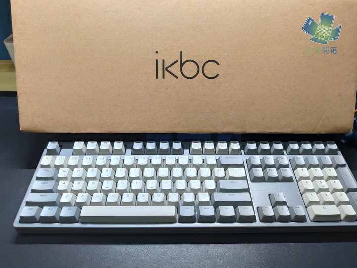 【小宅開箱】復古碰撞無線新技術 ikbc w210 藍牙雙模無線機械鍵盤開箱