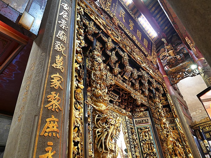 艋舺青山宮、朝北醫院、艋舺清水巖、萬華區史展示中心 — 艋舺市街散步之二