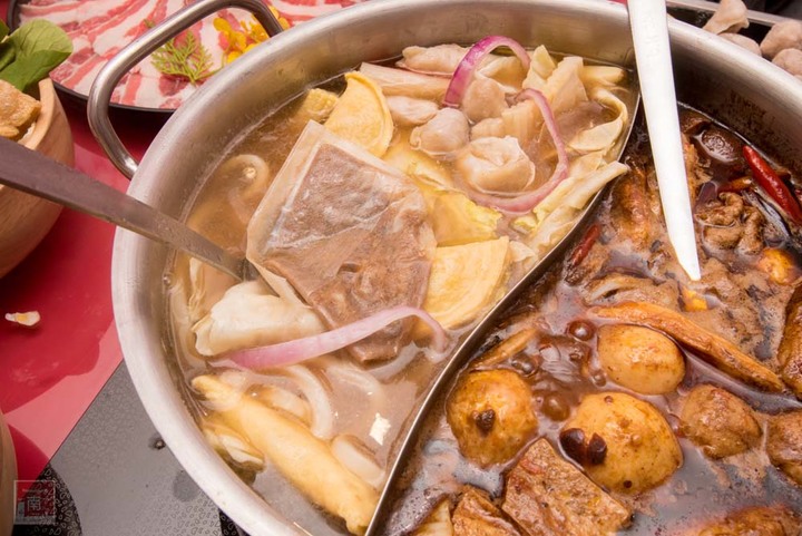 【臺南美食】點貳鍋三火鍋就送賓士ktv南紡店兩小時歡唱|邊吃鍋邊唱歌0起|多款風格包廂|主廚熬煮湯頭|包廂內有空氣清淨機~貳鍋三火鍋&賓士ktv南紡店