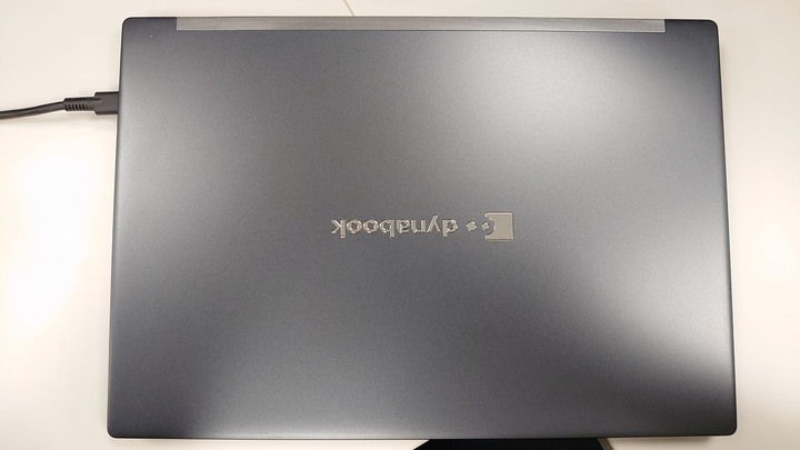 13.3吋輕薄筆電開箱 Dynabook X30L-J