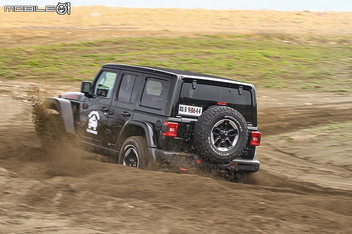 撒野我藍哥 剽悍真男人▕ Jeep Wrangler Unlimited Rubicon 4WD試駕