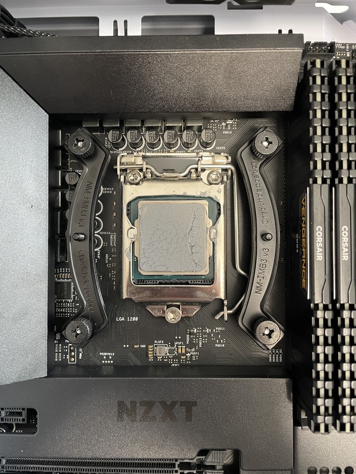 【開箱】聯力O11 Dynamic MINI 機殼內加裝14吋螢幕