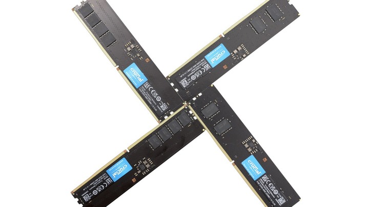 點我看大圖 DDR5 親民選擇 Crucial DDR5 4800 32GB Kit 不加壓就可以超頻到 DDR5 5400