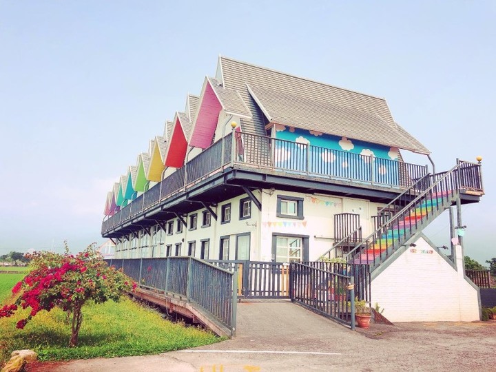 住進童話世界裡！礁溪「天空島上的小木屋」七彩木屋超夢幻