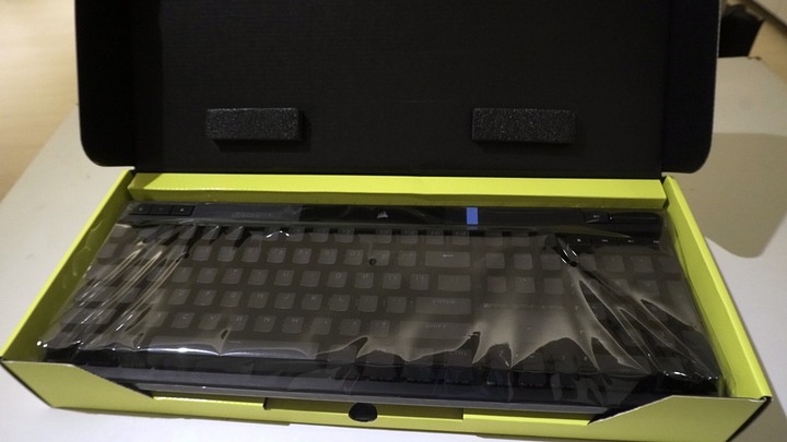 [忙裡偷賢開箱]我也要被海盜搶劫了嗎?! Corsair K70 RGB PRO開箱