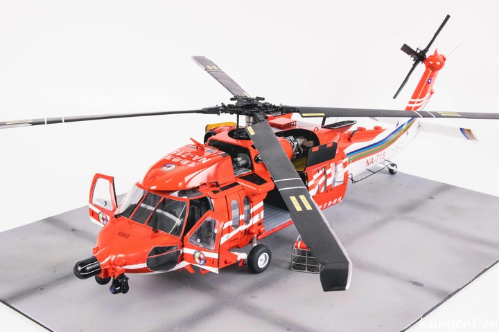 點我看大圖 1/35 空中勤務總隊 UH-60M-14 重裝型黑鷹直升機製作紀實