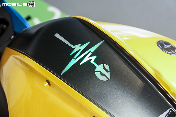 Energica EVA Esse Esse 9+ 賽道重點試駕｜百萬內復古電能車 看似乖巧卻很狂妄