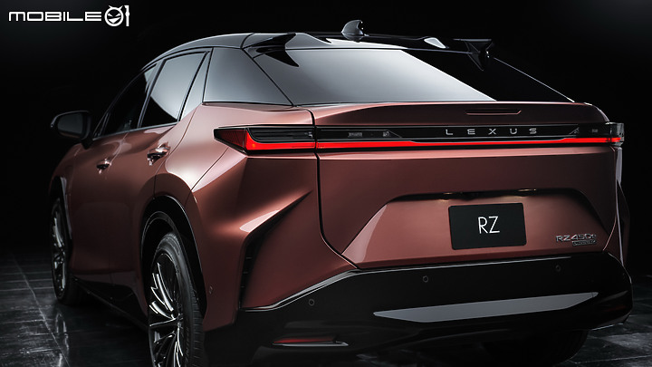 【海外新訊】Lexus RZ 450e正式亮相,前後雙馬達、DIRECT4四驅技術上身!