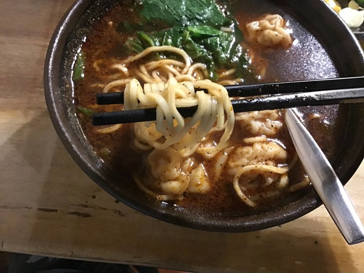 [食記] 重慶抄手麵食，台灣台北信義，平價開胃酸辣抄手麵！