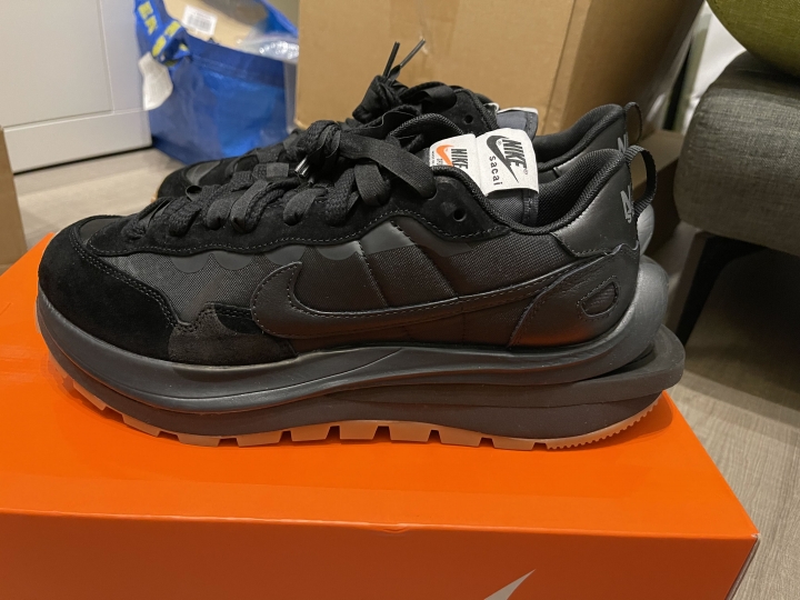「開箱」NIKE x Sacai VaporWaffle “Black Gum” sneakers