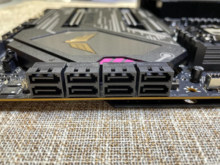 【開箱】女武神 Z690A VALKYRIE 主機版 DDR4