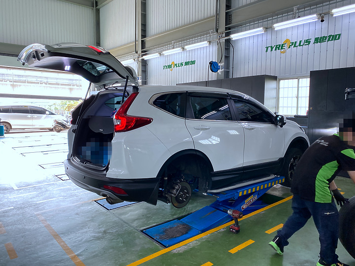 點我看大圖 【CR-V 5代新鞋分享】飛隼輪胎 FALKEN - ZIEX CT60 A/S (235 60 R18)