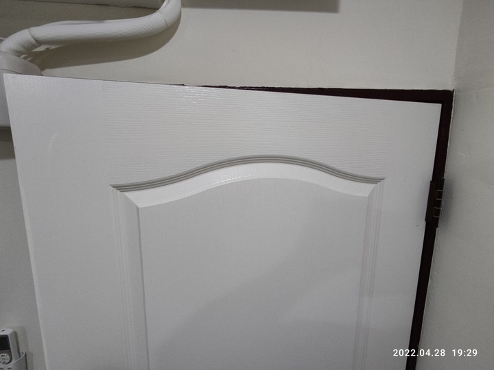 請問這種烤漆雕花鉸鏈 可以調整嗎？