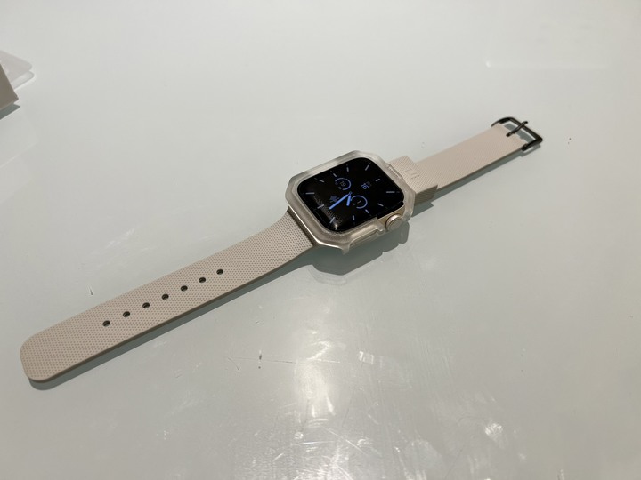 [分享文] UAG Apple Watch 透明 耐衝擊保護殼 + [U] Apple Watch 灰色 舒適矽膠錶帶 + Apple Watch 41mm 星光白