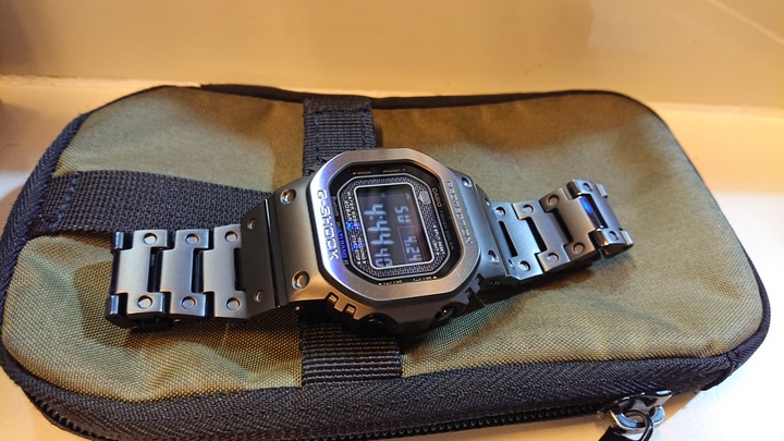 開箱：經典升級 G-SHOCK GMW-B5000 金屬消光黑灰