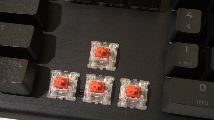 [忙裡偷賢開箱]我也要被海盜搶劫了嗎?! Corsair K70 RGB PRO開箱
