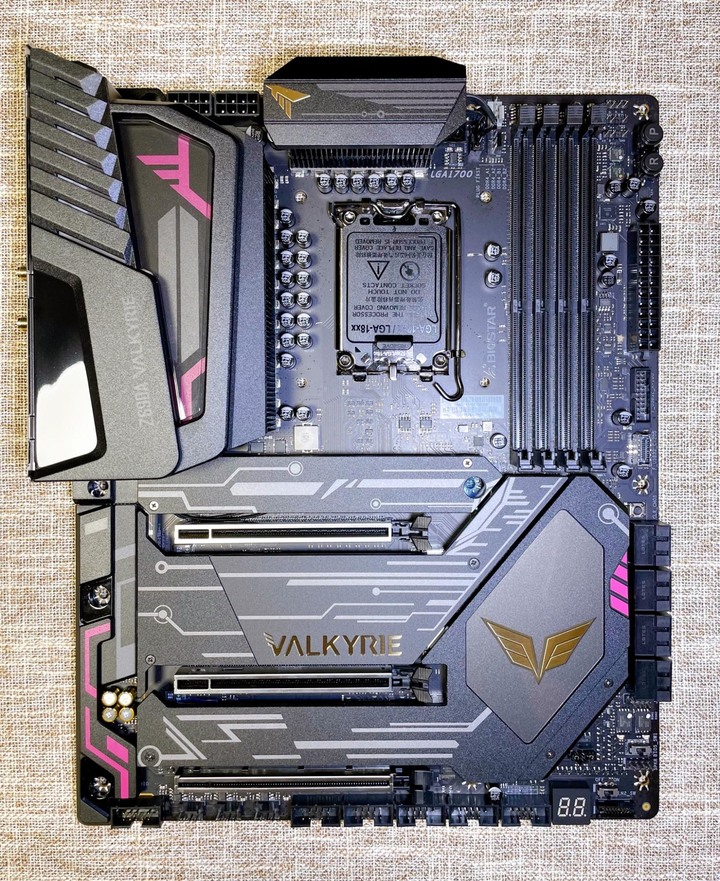 【開箱】女武神 Z690A VALKYRIE 主機版 DDR4