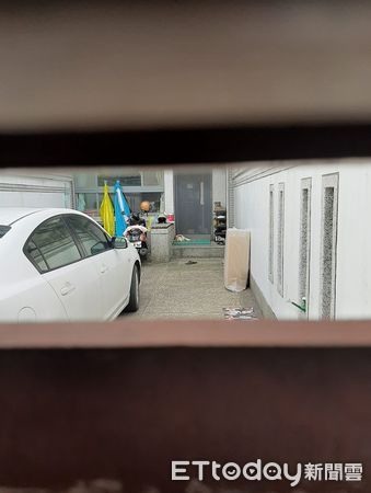 懶得散步柴柴「突發性昏倒」家門口躺1小時媽傻眼:真的睡著