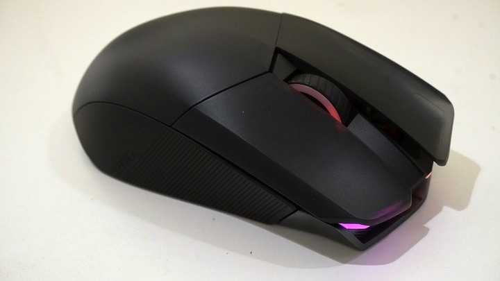 [忙裡偷賢開箱]滑鼠上竟然可以放搖桿?! ROG Chakram X開箱