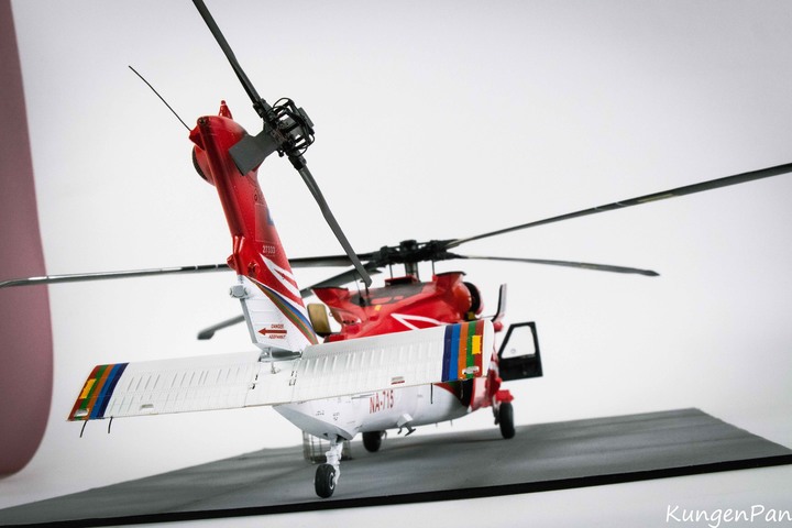 點我看大圖 1/35 空中勤務總隊 UH-60M-14 重裝型黑鷹直升機製作紀實