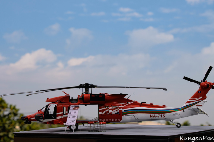點我看大圖 1/35 空中勤務總隊 UH-60M-14 重裝型黑鷹直升機製作紀實