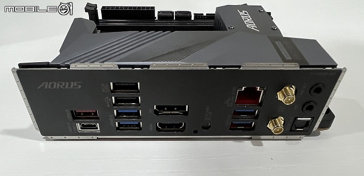 小鷹ITX出擊 AORUS B660I AX DDR4 與 i5 特供版 12490F 入手開箱
